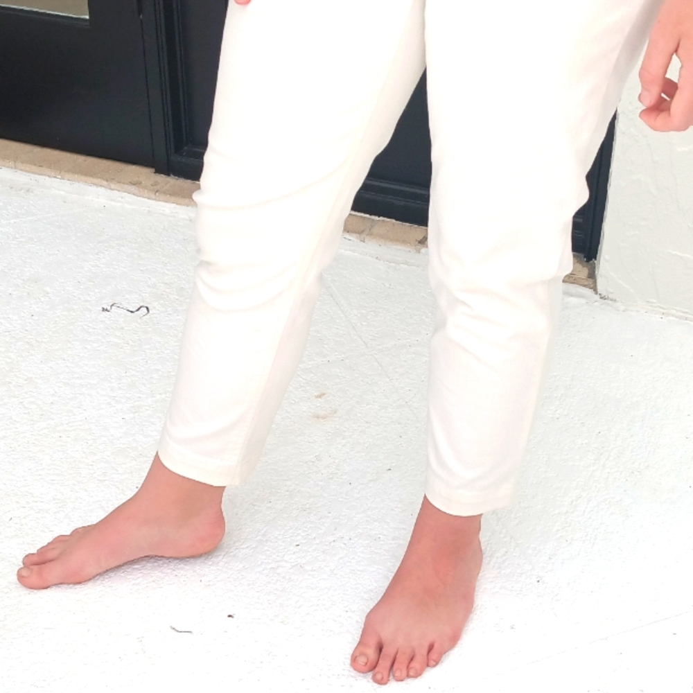 Theory white denim cropped ankle pants size 12 - Picture 8 of 9